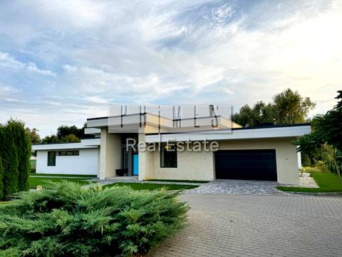 дом по адресу Київська вул.