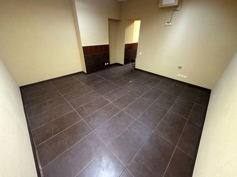 комерційна за адресою Кирилівська, 20-22