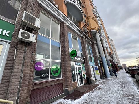 комерційна за адресою Володимира Івасюка просп. (Героїв Сталінграду), 8