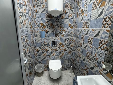 комерційна за адресою Володимира Івасюка просп. (Героїв Сталінграду), 8