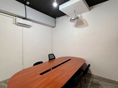 комерційна за адресою Євгена Коновальця вул. (Щорса), 36д