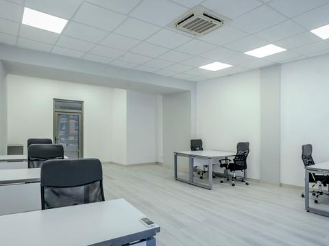 комерційна за адресою Євгена Коновальця вул. (Щорса), 36д