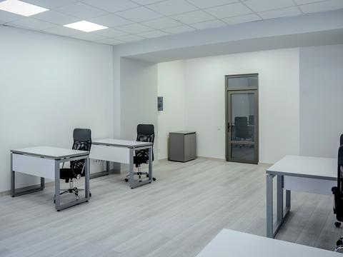 комерційна за адресою Євгена Коновальця вул. (Щорса), 36д