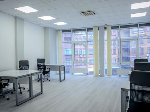 комерційна за адресою Євгена Коновальця вул. (Щорса), 36д