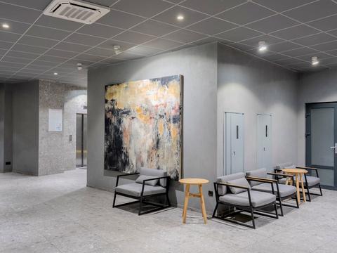 комерційна за адресою Євгена Коновальця вул. (Щорса), 36д