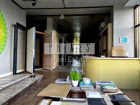 комерційна за адресою Анни Ахматової вул., 22