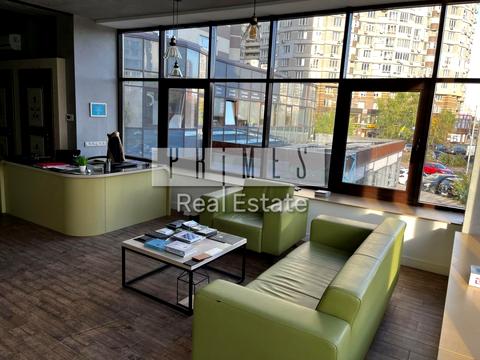 комерційна за адресою Анни Ахматової вул., 22