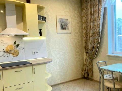 квартира за адресою 10 Квітня пл., 1