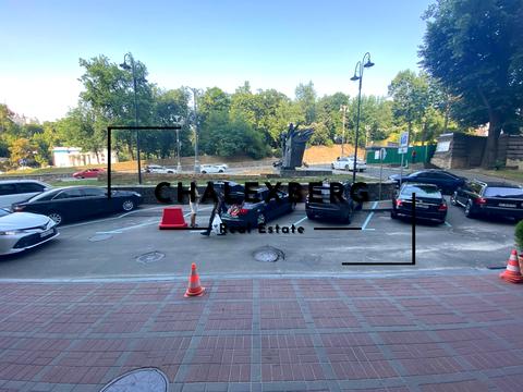 комерційна за адресою Музейний пров., 4