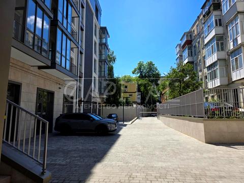 комерційна за адресою Набережно-Хрещатицька вул., 21