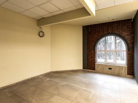 комерційна за адресою Радистів вул., 14