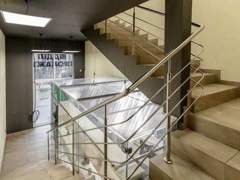 комерційна за адресою Радистів вул., 14