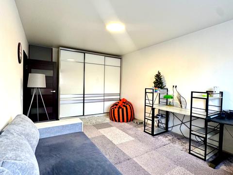 квартира за адресою Лариси Руденко вул., 8