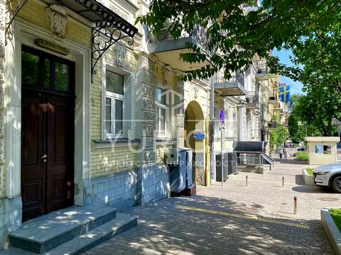 комерційна за адресою Івана Франка вул., 38