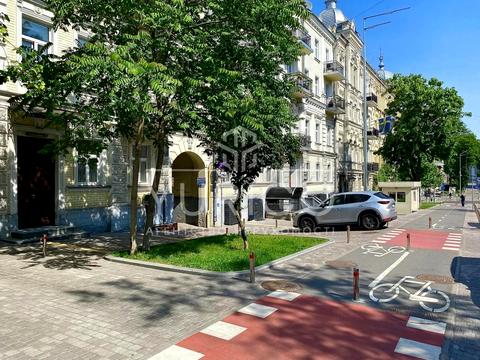 комерційна за адресою Івана Франка вул., 38