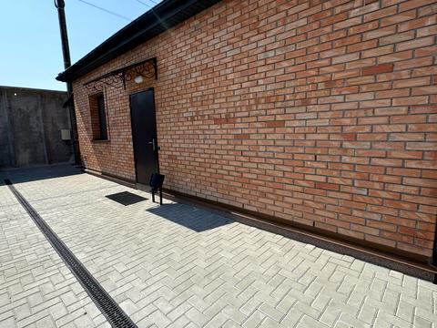 комерційна за адресою Холодноярська вул. (Московська), 1