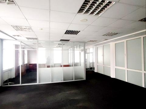 комерційна за адресою Володимирська вул., 77