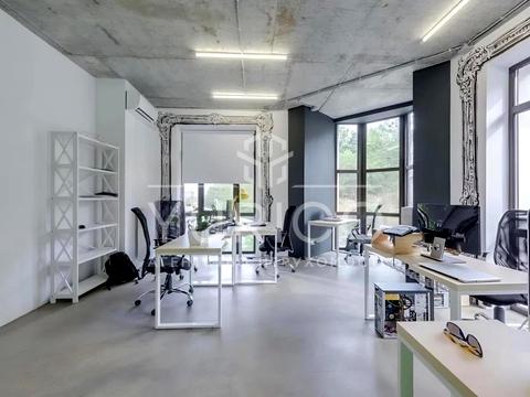 комерційна за адресою Воздвиженська вул., 51