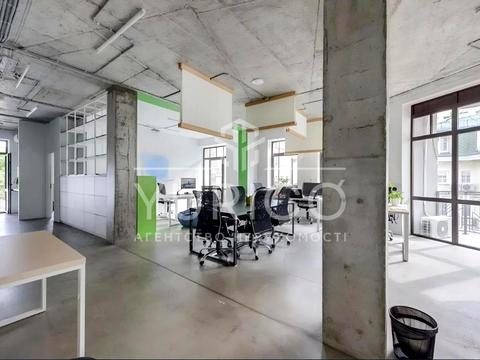 комерційна за адресою Воздвиженська вул., 51