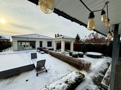 будинок за адресою Телевізійна