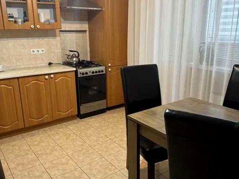 квартира за адресою Василя Симоненка вул., 4