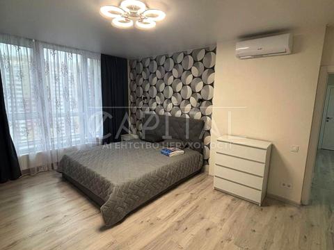 квартира по адресу Олександра Олеся ул., 4-Б