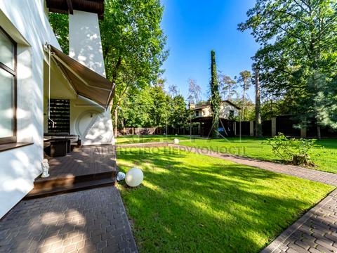 дом по адресу Патріарха Володимира Романюка ул. (Жовтнева), 1