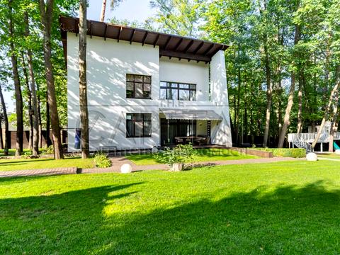 дом по адресу Патріарха Володимира Романюка ул. (Жовтнева), 1