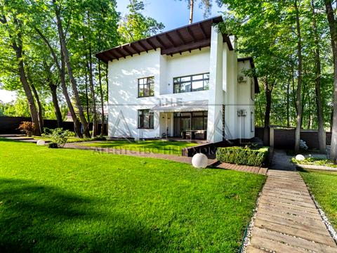 дом по адресу Патріарха Володимира Романюка ул. (Жовтнева), 1