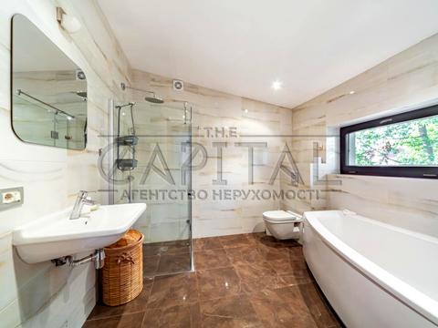 дом по адресу Патріарха Володимира Романюка ул. (Жовтнева), 1