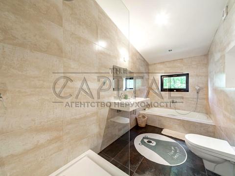 дом по адресу Патріарха Володимира Романюка ул. (Жовтнева), 1