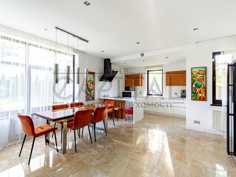 дом по адресу Патріарха Володимира Романюка ул. (Жовтнева), 1