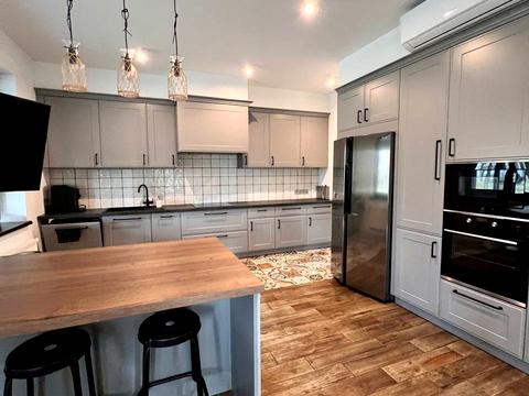 будинок за адресою набережна, 7