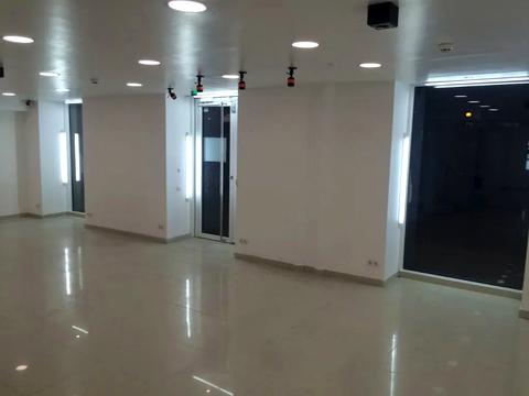 комерційна за адресою Дмитра Яворницького просп. (Карла Маркса), 54