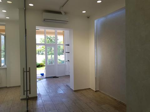 комерційна за адресою Щаслива вул., 20