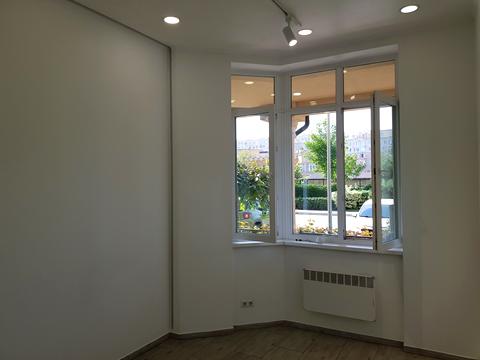 комерційна за адресою Щаслива вул., 20