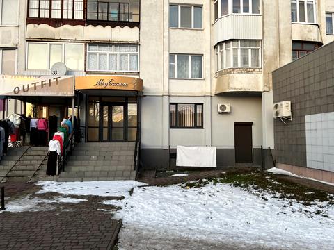 комерційна за адресою Соборності просп., 42