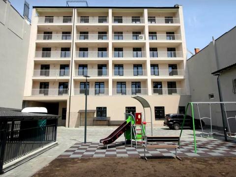 комерційна за адресою Личаківська вул. (), 86