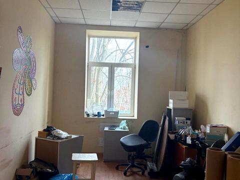 коммерческая по адресу Николая Амосова ул., 9