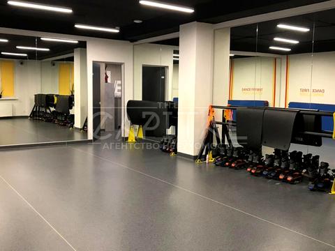 комерційна за адресою Анни Ахматової вул., 21