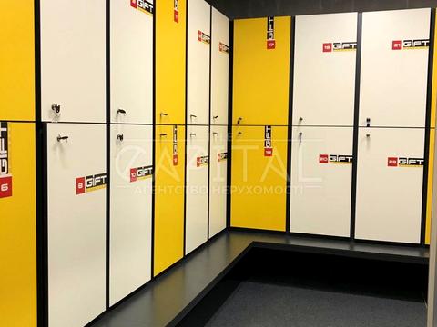 комерційна за адресою Анни Ахматової вул., 21