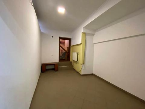 комерційна за адресою Захисників України вул. (Льотчиків-Визволителів), 66