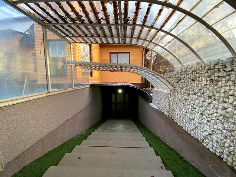 комерційна за адресою Захисників України вул. (Льотчиків-Визволителів), 66