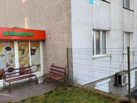 комерційна за адресою Степана Бандери вул., 40/1а