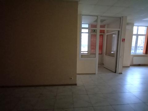 комерційна за адресою Анни Ахматової вул., 22