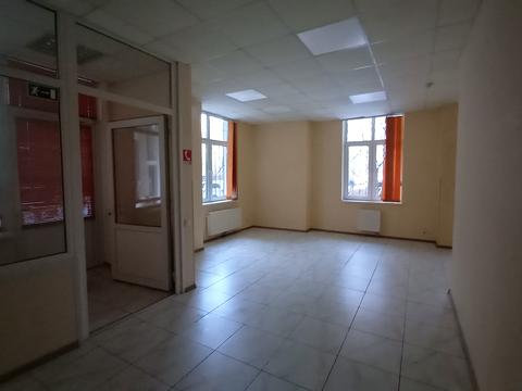 комерційна за адресою Анни Ахматової вул., 22