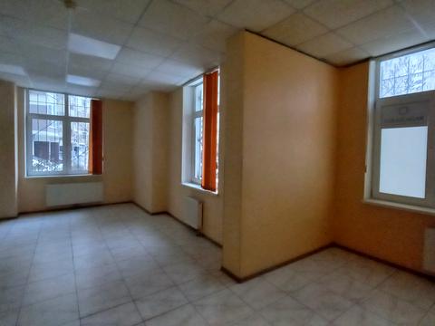 комерційна за адресою Анни Ахматової вул., 22