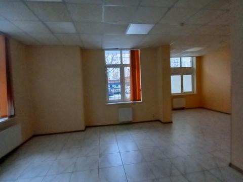 комерційна за адресою Анни Ахматової вул., 22