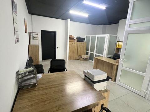 коммерческая по адресу Степана Бандери ул., 1/1