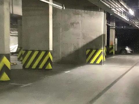 паркомісце за адресою Мокра вул. (Кудряшова), 8-Б